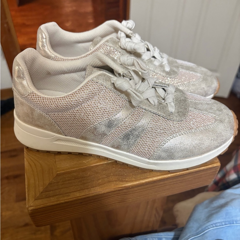 Jellypop Women's Sneakers in Cream and Gray